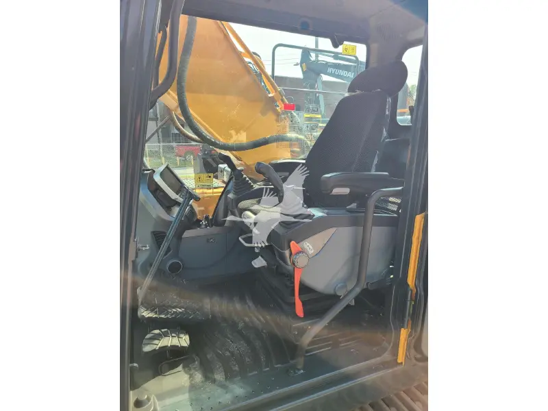2016 HYUNDAI HX330L