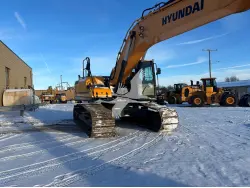 2016 HYUNDAI HX330L