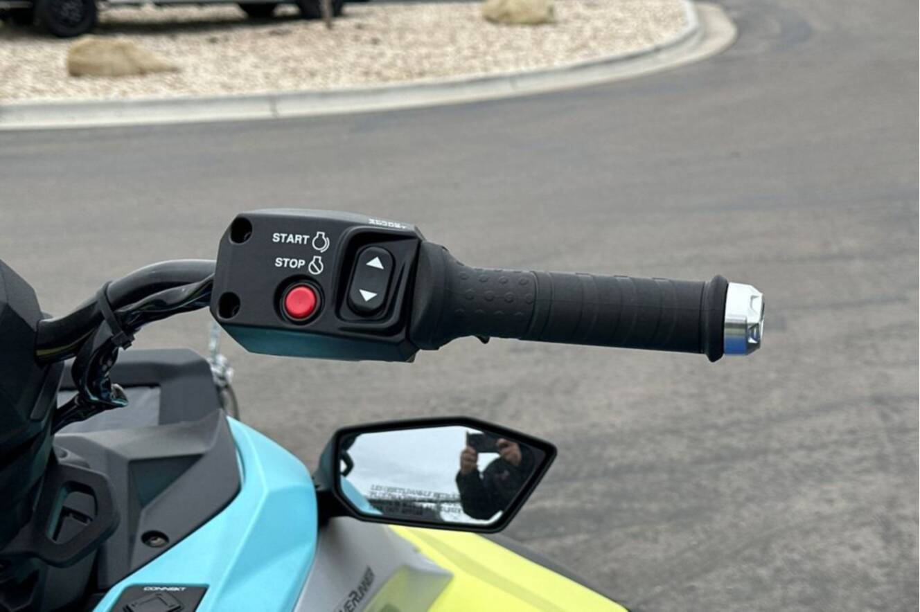 A photo of this 2026 Yamaha JETBLASTER PRO 3-AZURE BLUE/LUNAR YELLOW