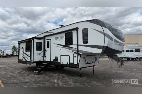 2023 Forest River Rockwood Signature Ultra Lite 8288SB in huntley IL