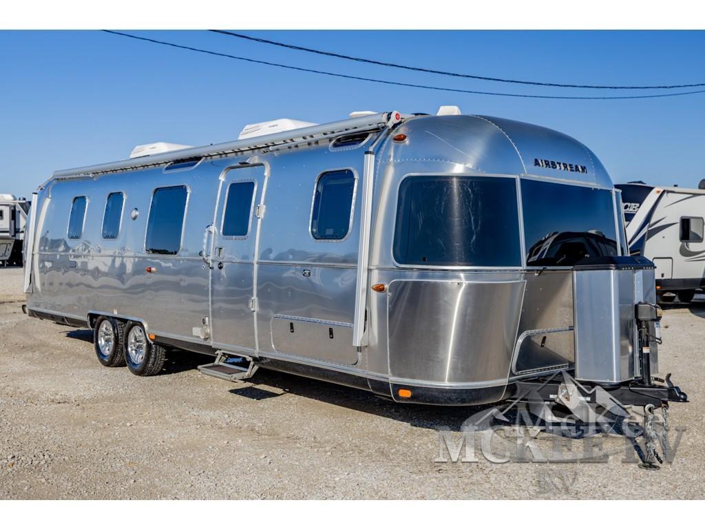 2021 Airstream Classic 33FB Twin in perry IA
