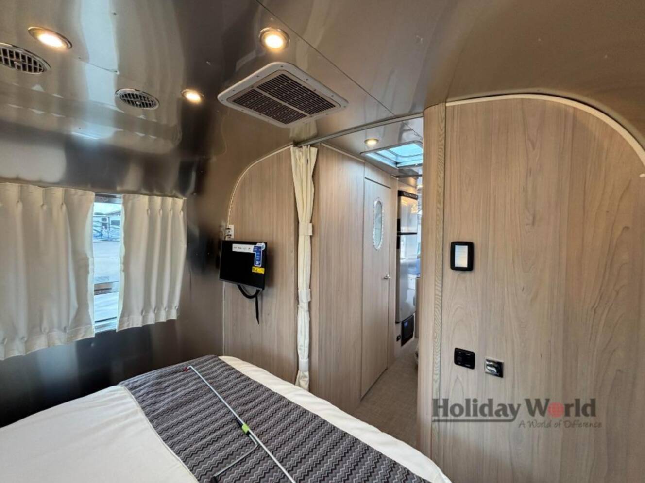 A photo of this 2027 Airstream Globetrotter 30RB