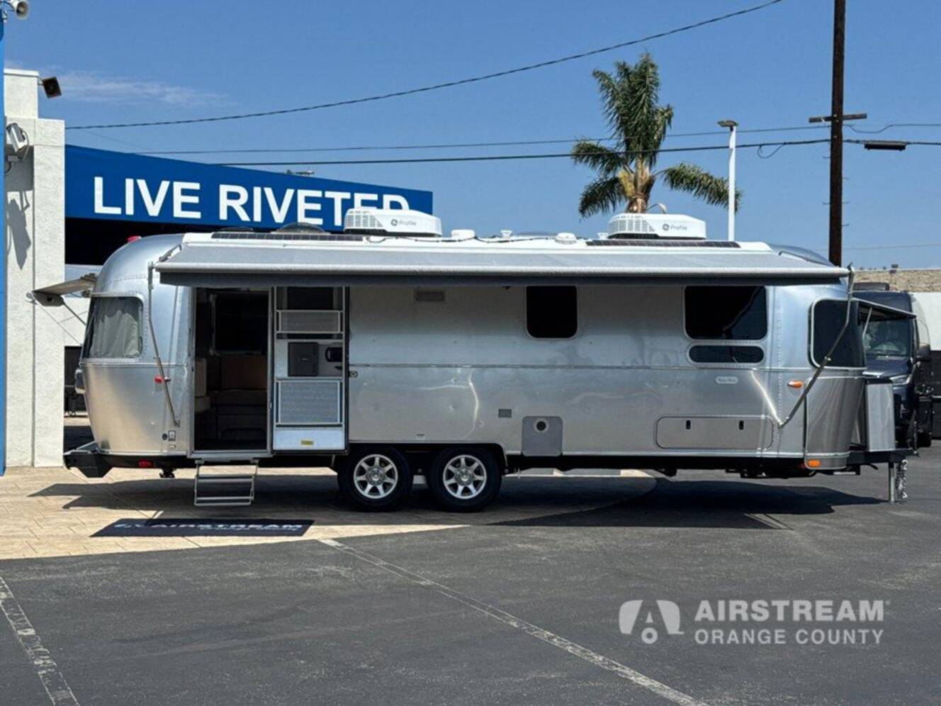 A photo of this 2027 Airstream Flying Cloud 27FB Twin