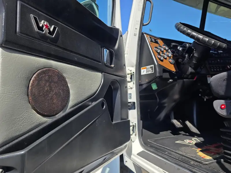2020 WESTERN STAR 4900FA