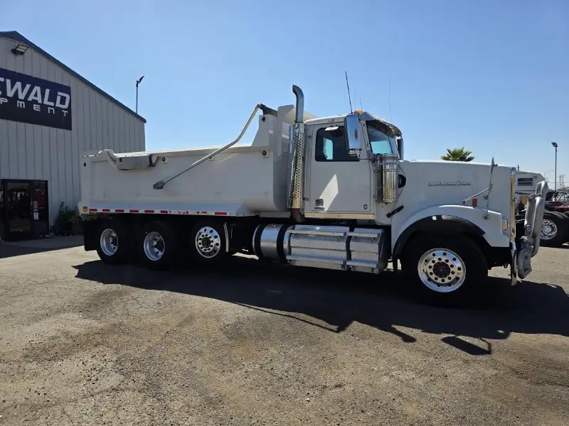 2020 WESTERN STAR 4900FA