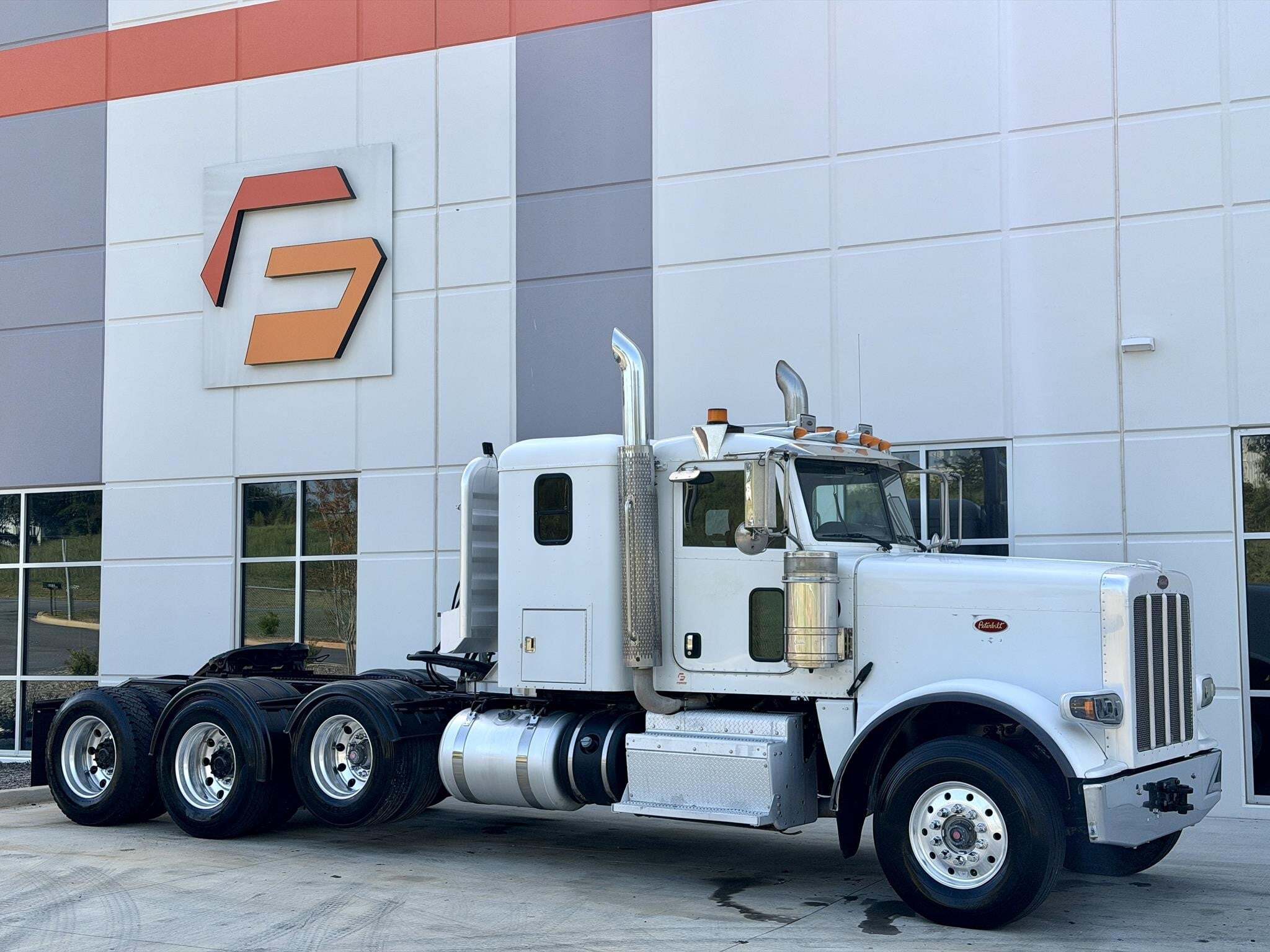 2014 PETERBILT 388 in Greer, SC