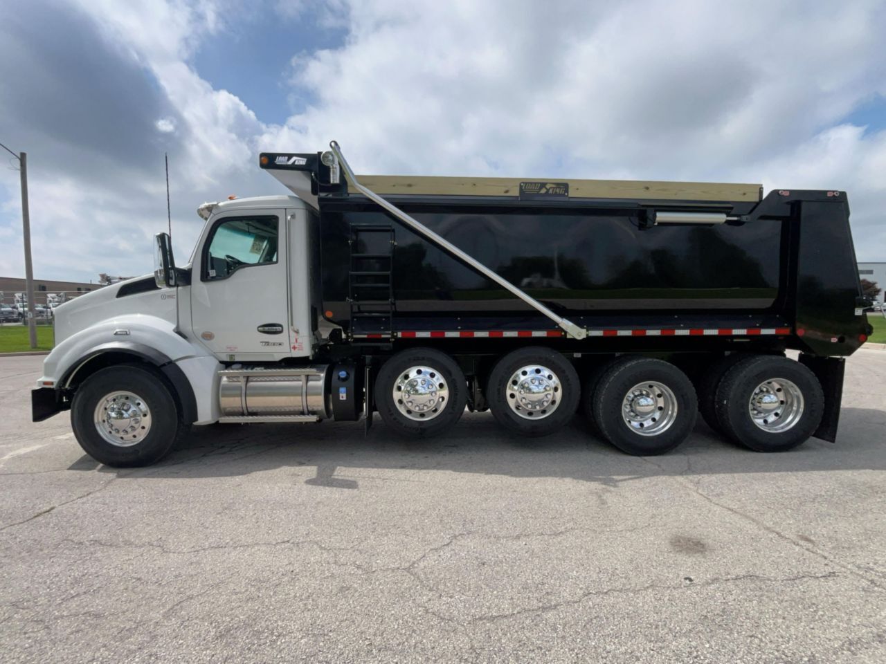 2027 KENWORTH T880 in Bridgeview, IL