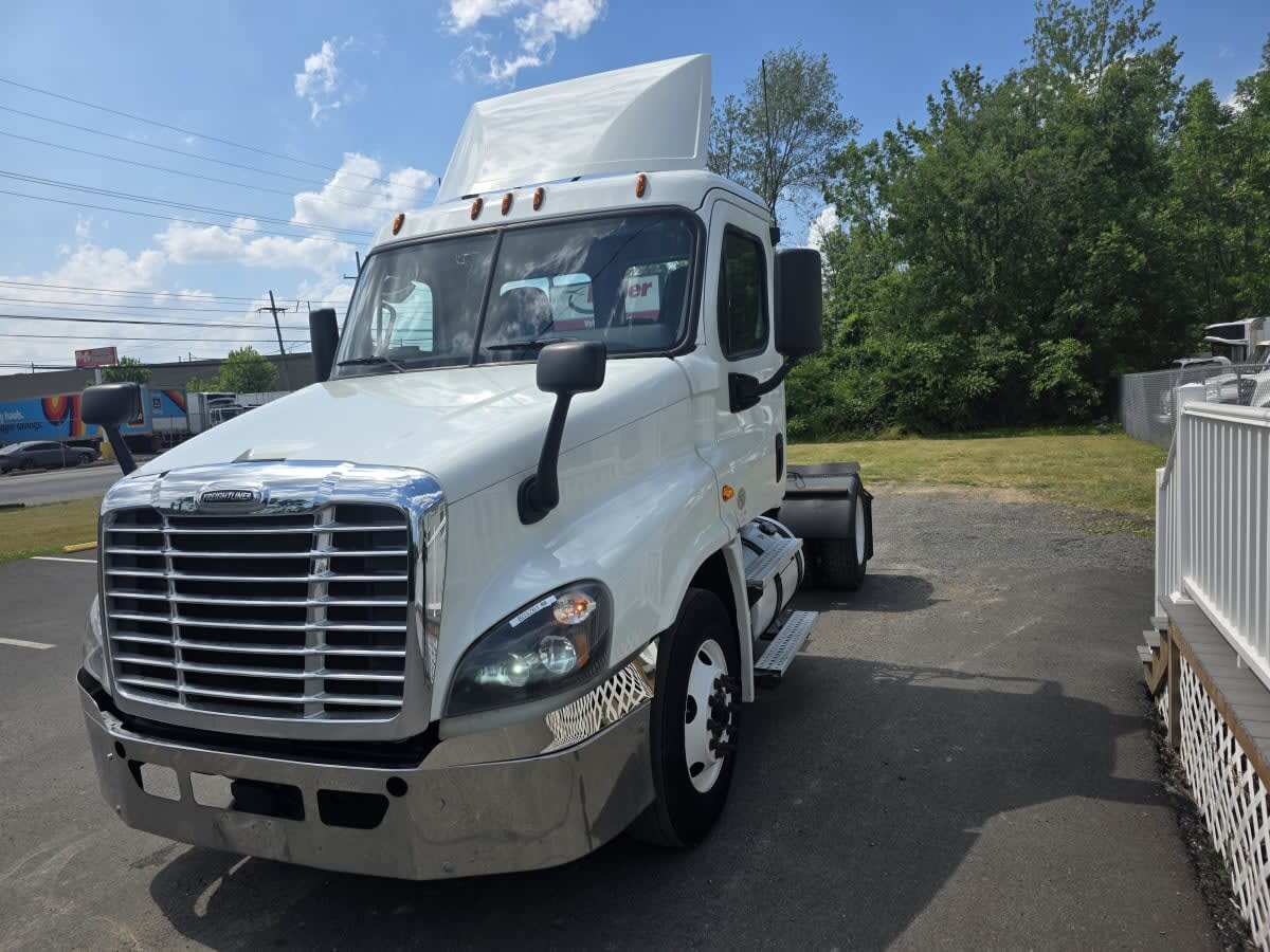 2019 FREIGHTLINER CASCADIA 125 in Bensalem, PA