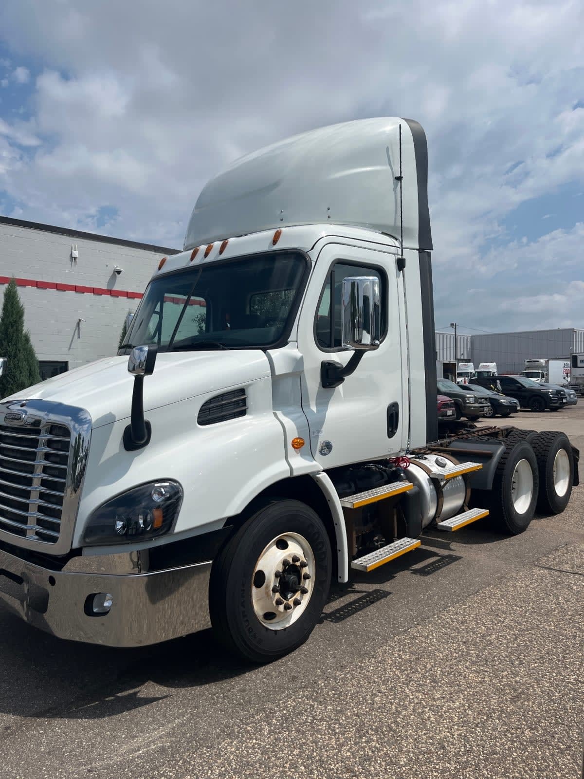 2017 FREIGHTLINER CASCADIA 113 in Minneapolis, MN