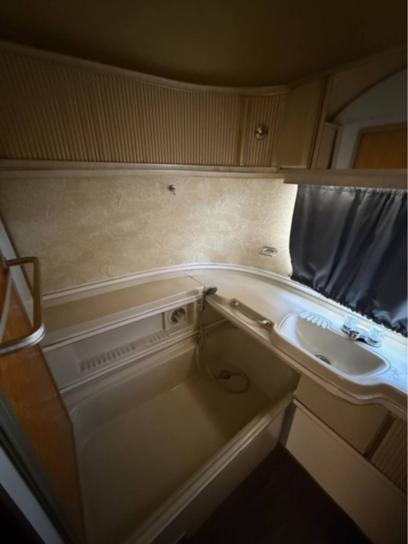 A photo of this 1972 Airstream Ambassador 29'
