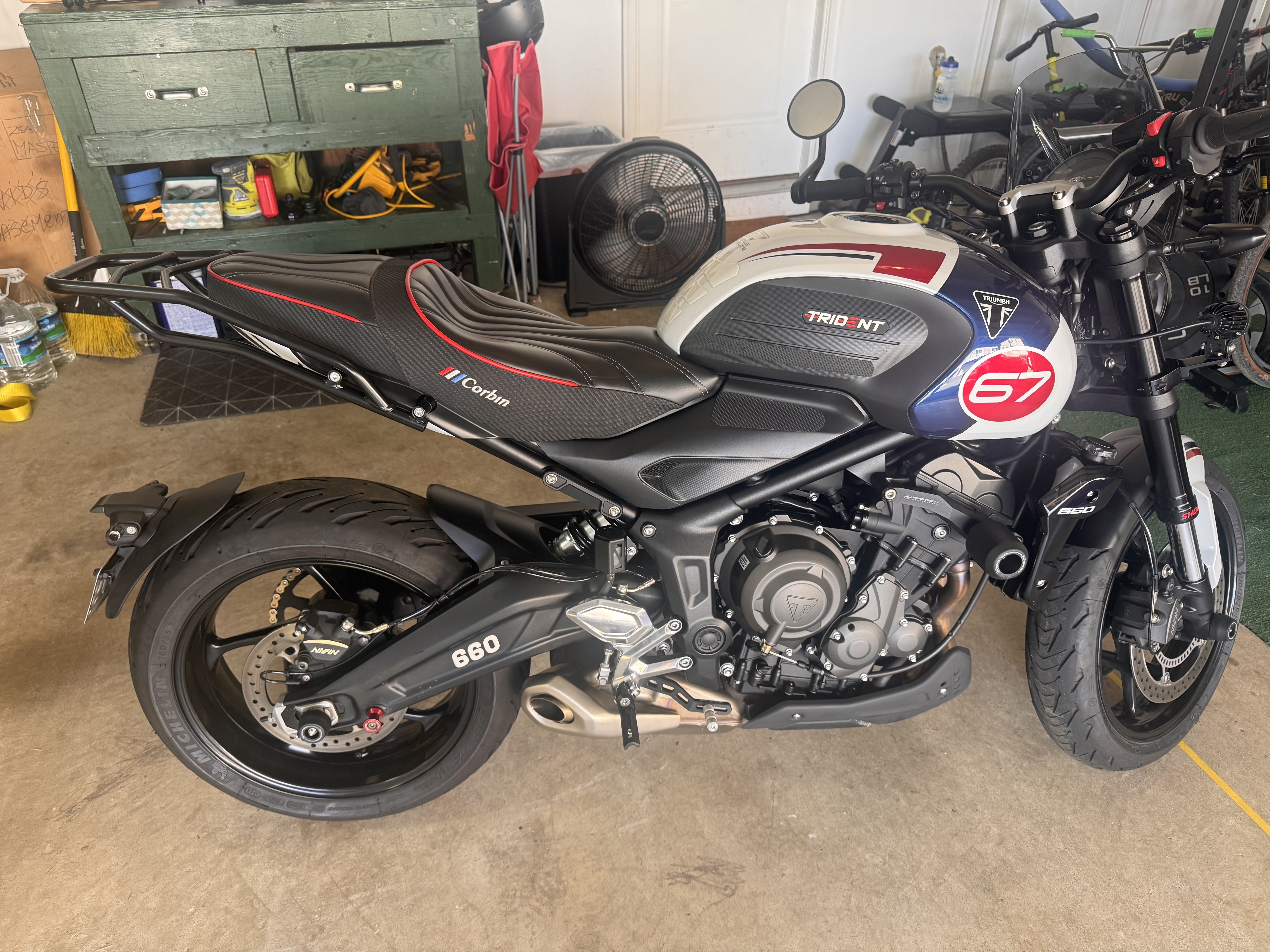2025 Triumph TRIDENT 660 TRIPLE TRIBUTE EDITION Sportbike motorcycle
