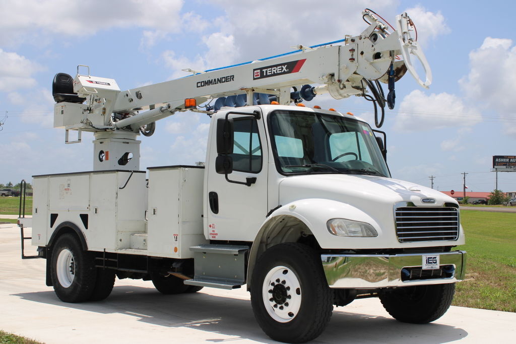 2019 Freightliner M2 / Commander 4047 in Bryan, TX