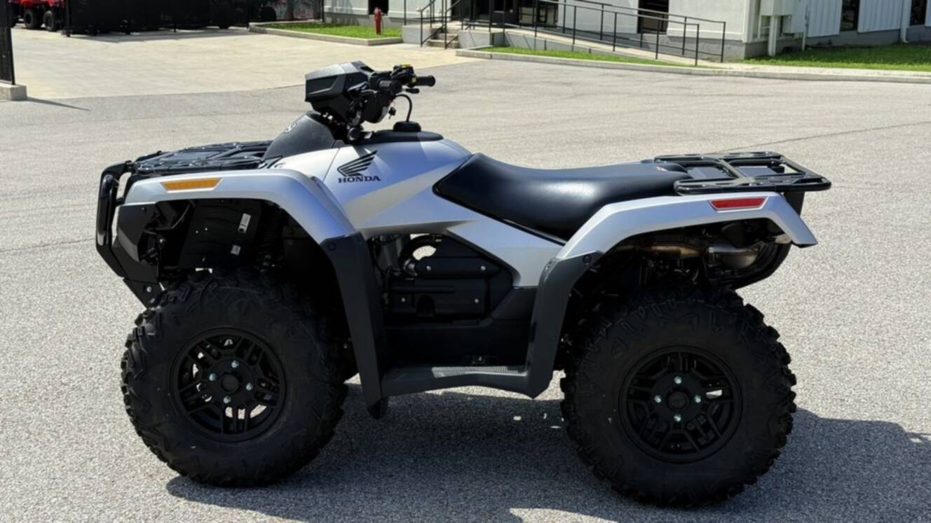 A photo of this 2026 Honda® FourTrax Rubicon 700 4x4 Automatic Matte Silver
