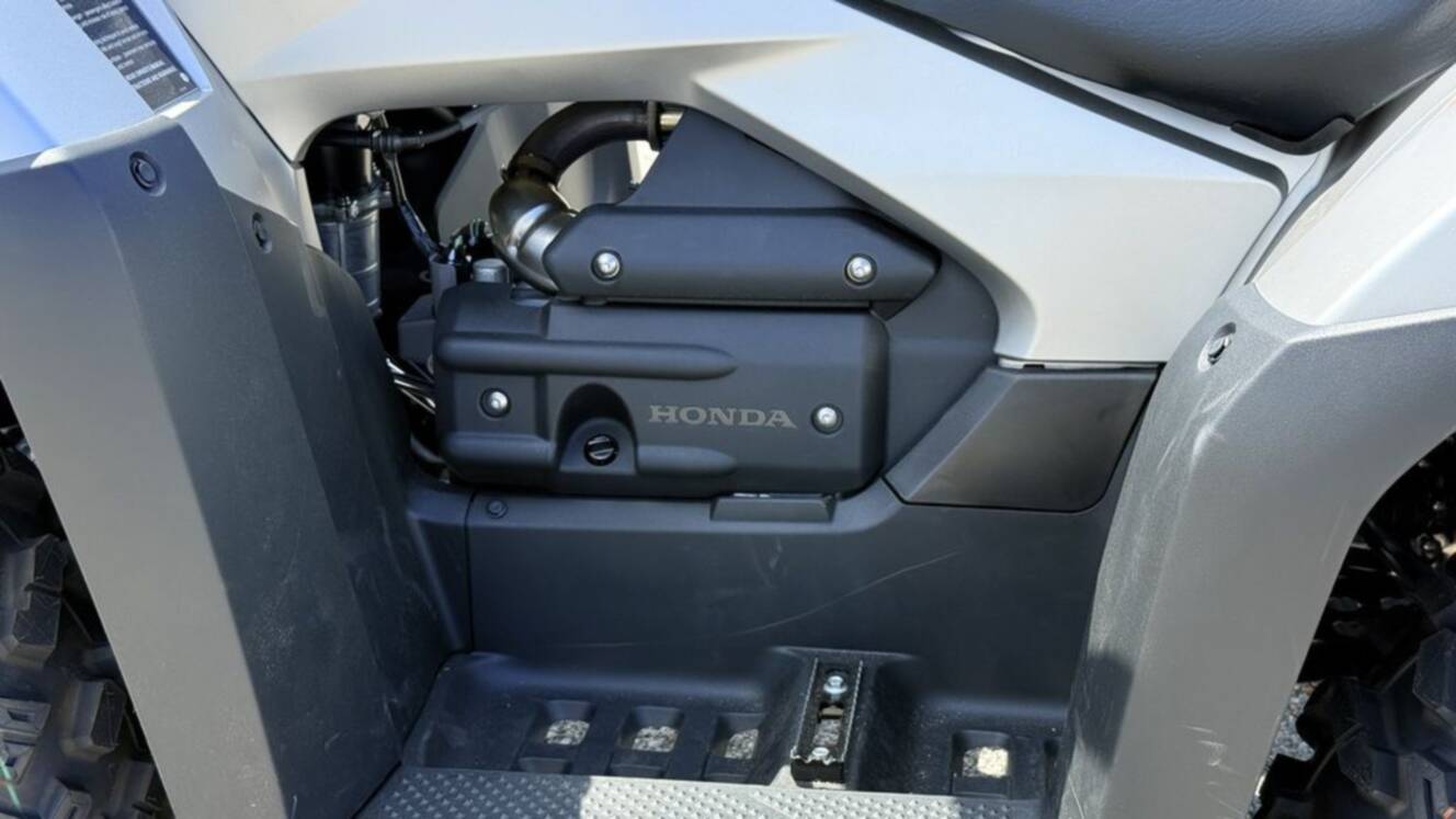 A photo of this 2026 Honda® FourTrax Rubicon 700 4x4 Automatic Matte Silver