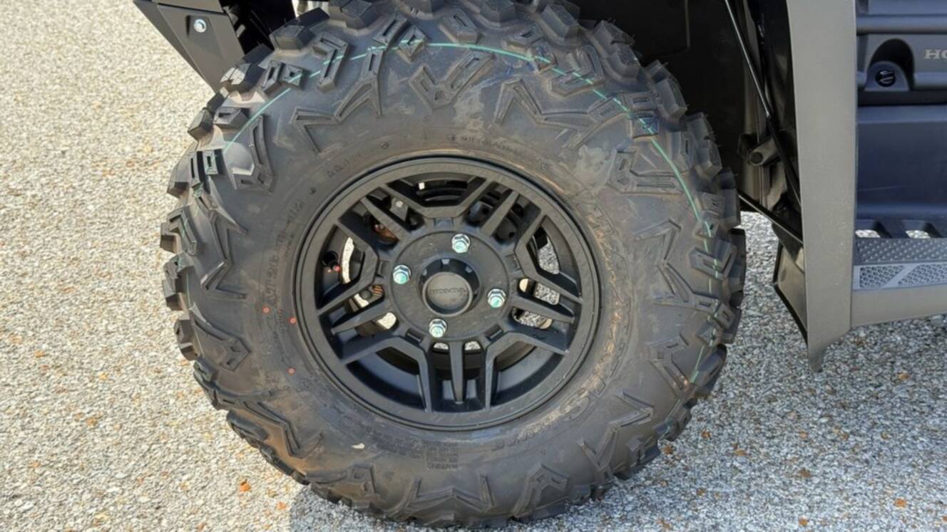 A photo of this 2026 Honda® FourTrax Rubicon 700 4x4 Automatic Matte Silver