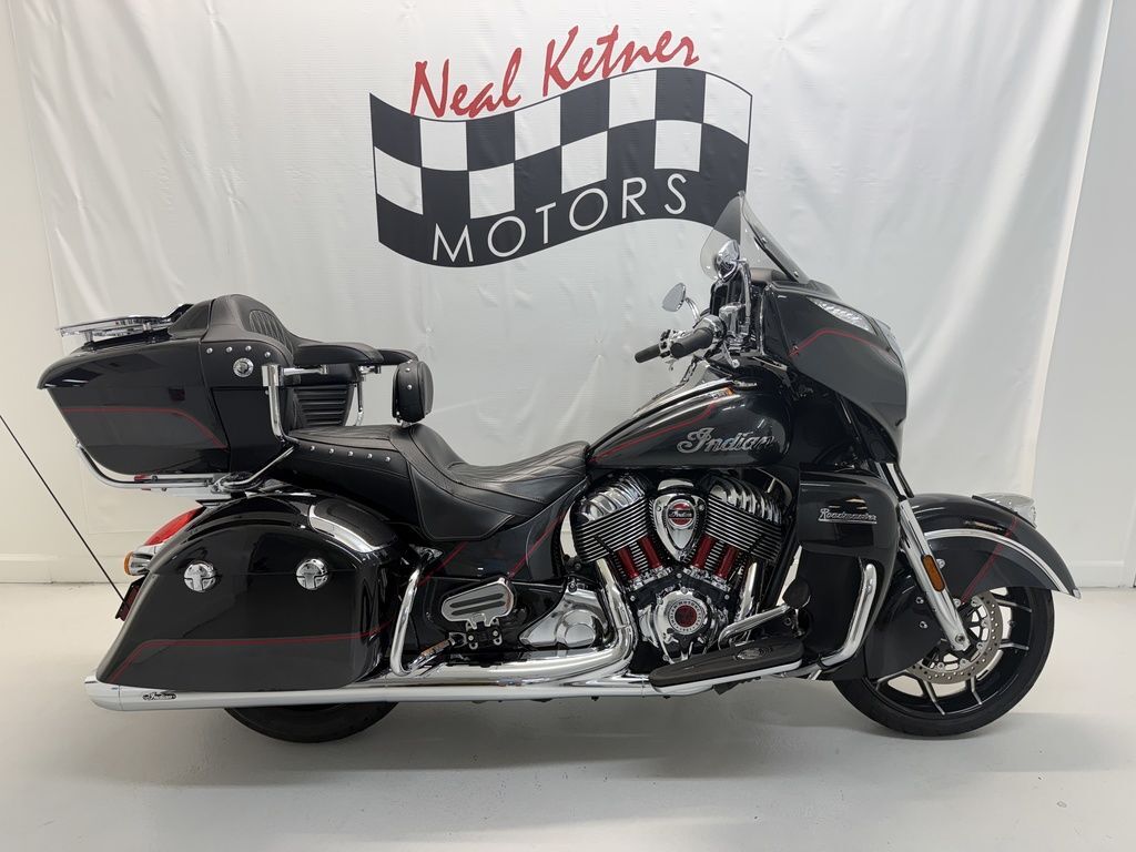 2020 Indian Motorcycle® Roadmaster® Elite Thunder Black Vivid Crystal Over Gun ELITE in Winston Salem, NC