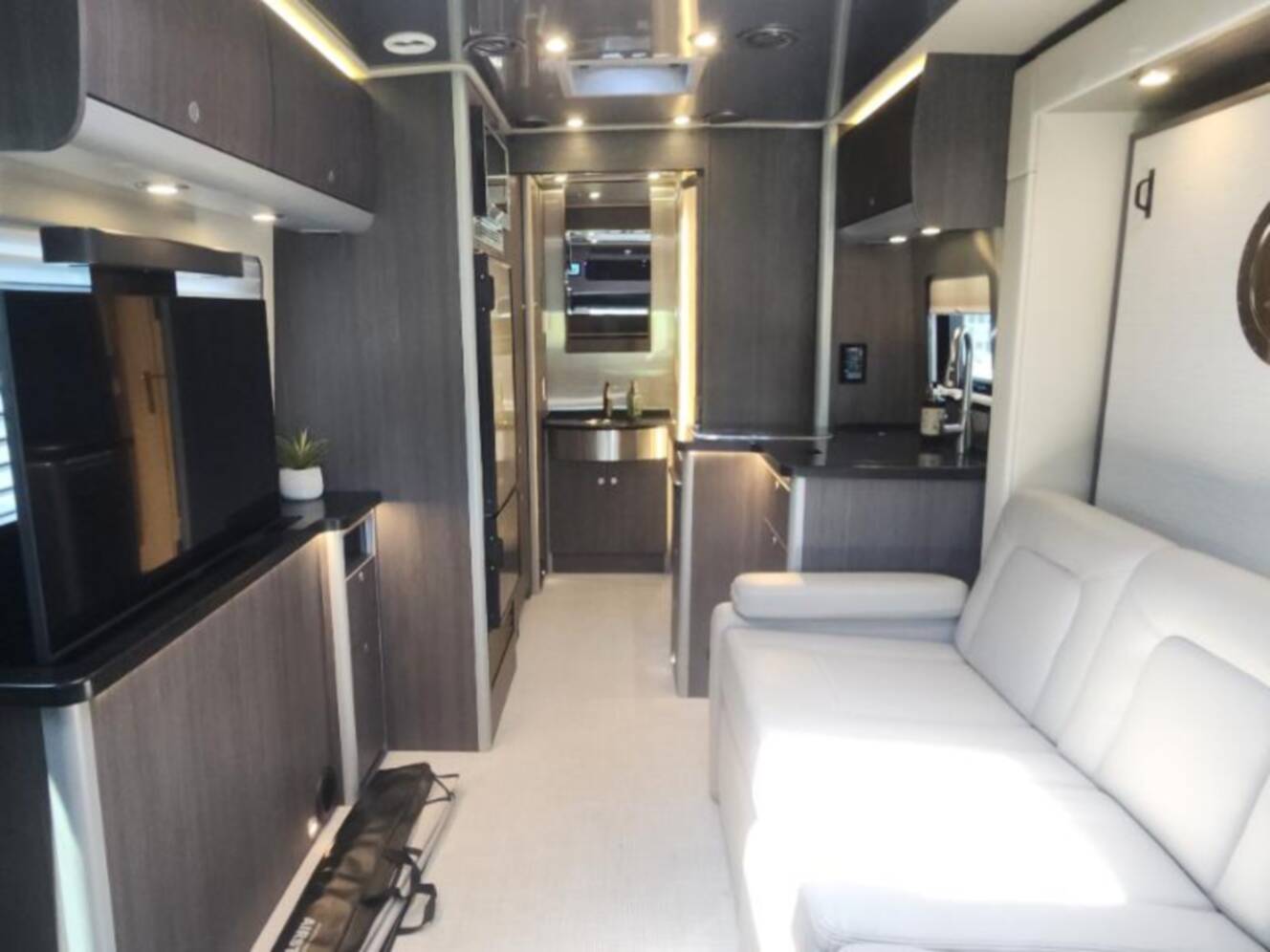 A photo of this 2021 Airstream Atlas MURPHY SUITE