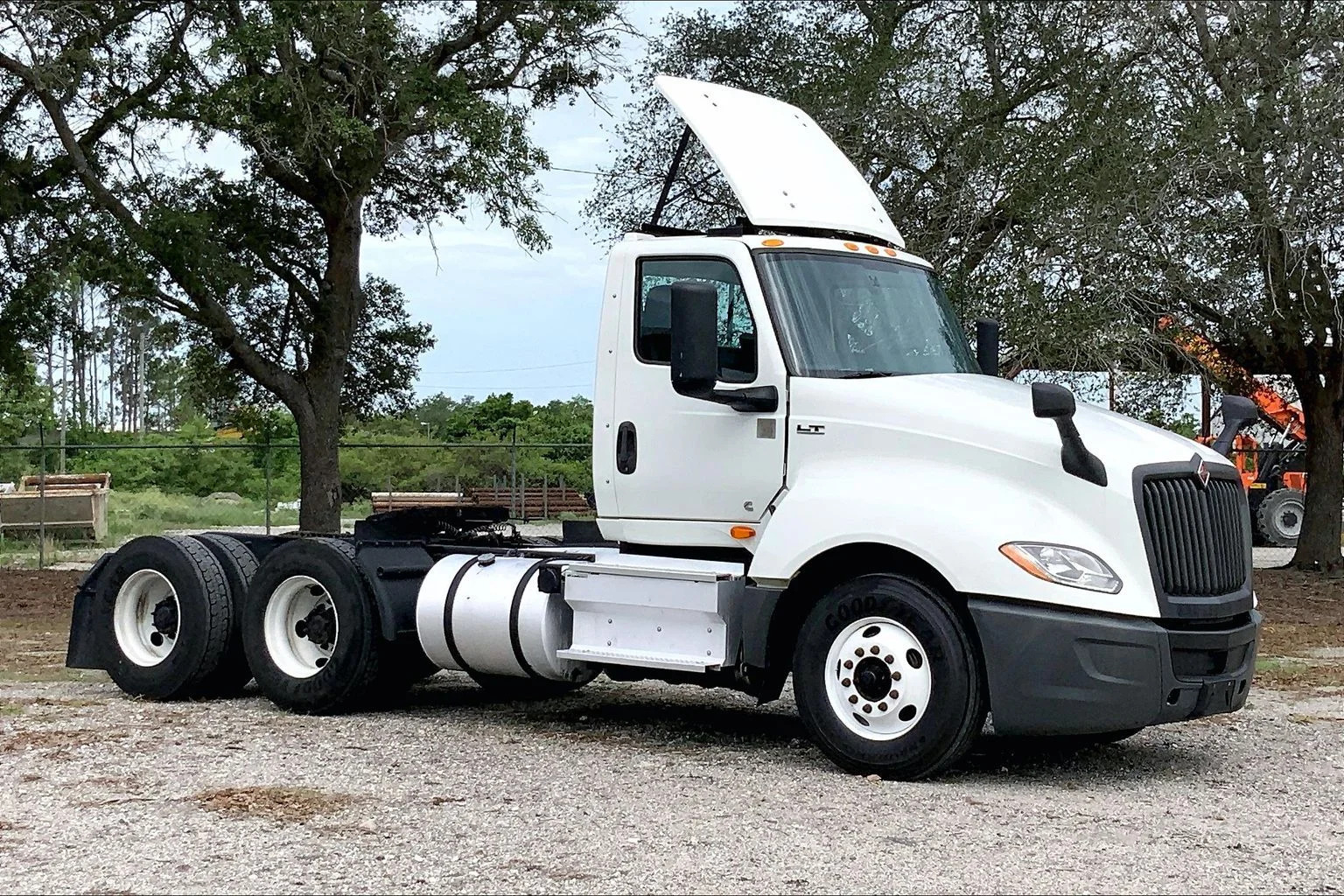 2021 INTERNATIONAL LT625 6x4 in Tampa, FL