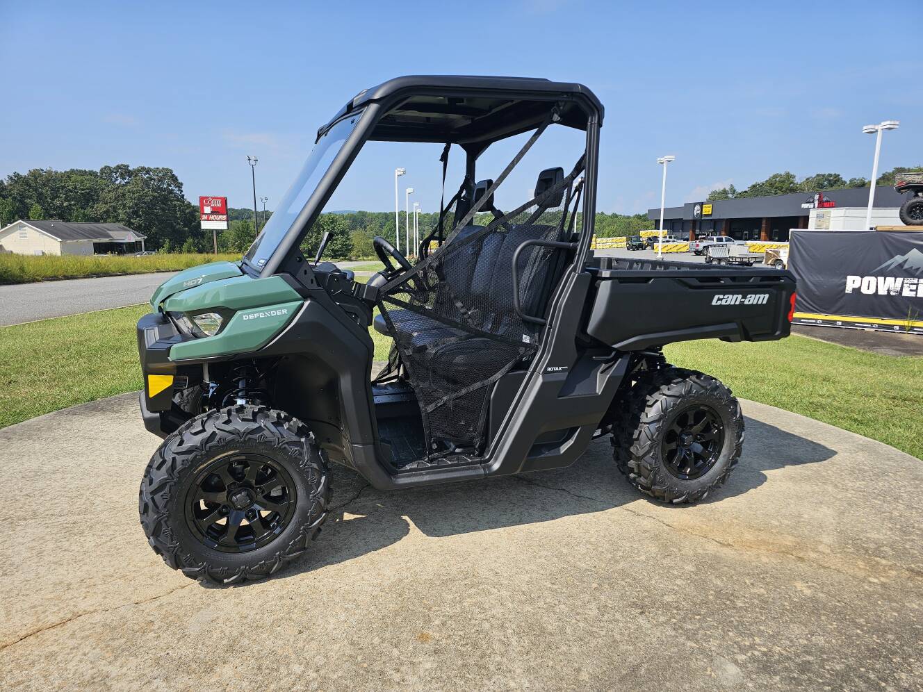 A photo of this 2027 Can-Am Defender DPS HD7