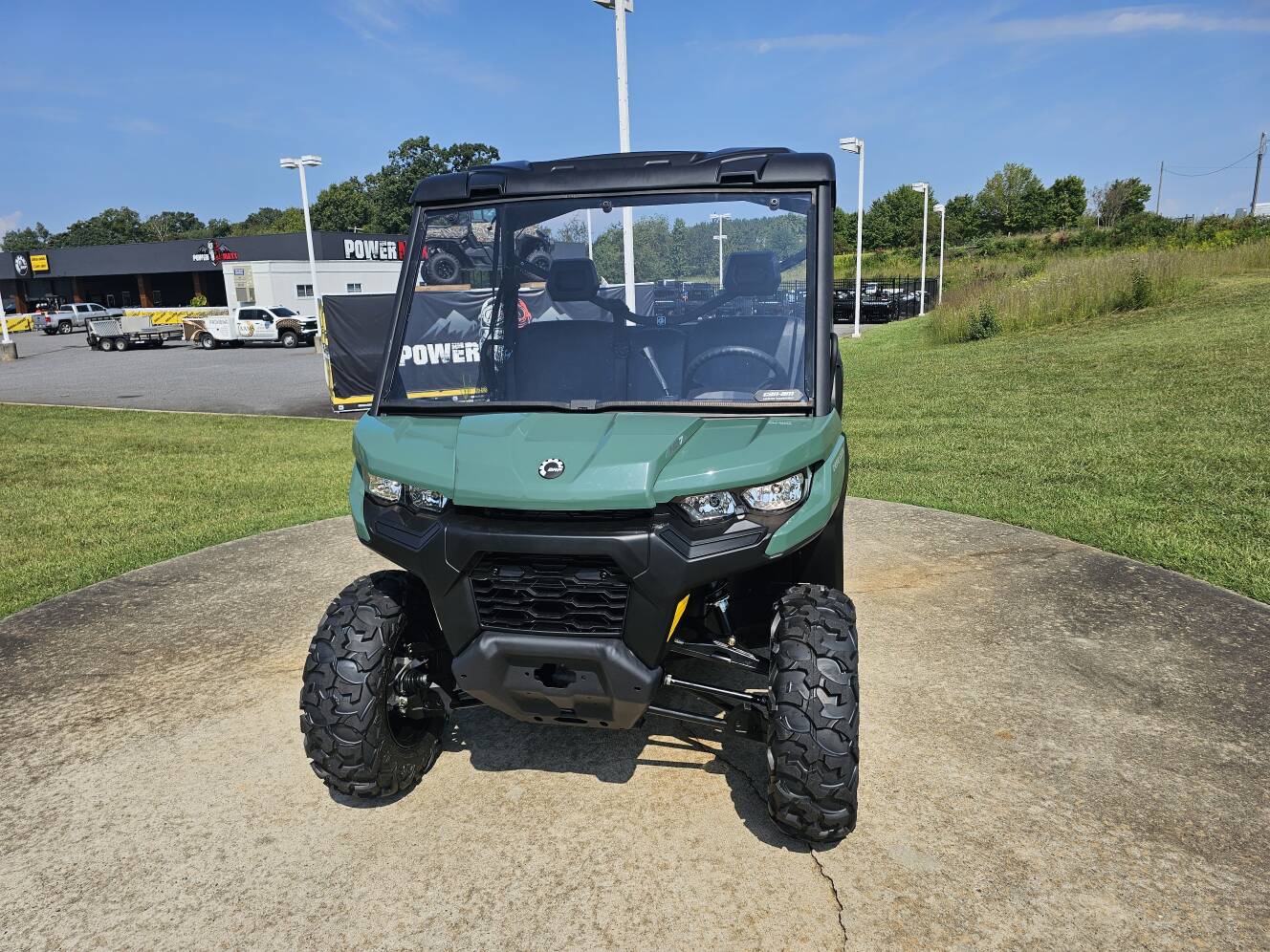 A photo of this 2027 Can-Am Defender DPS HD7