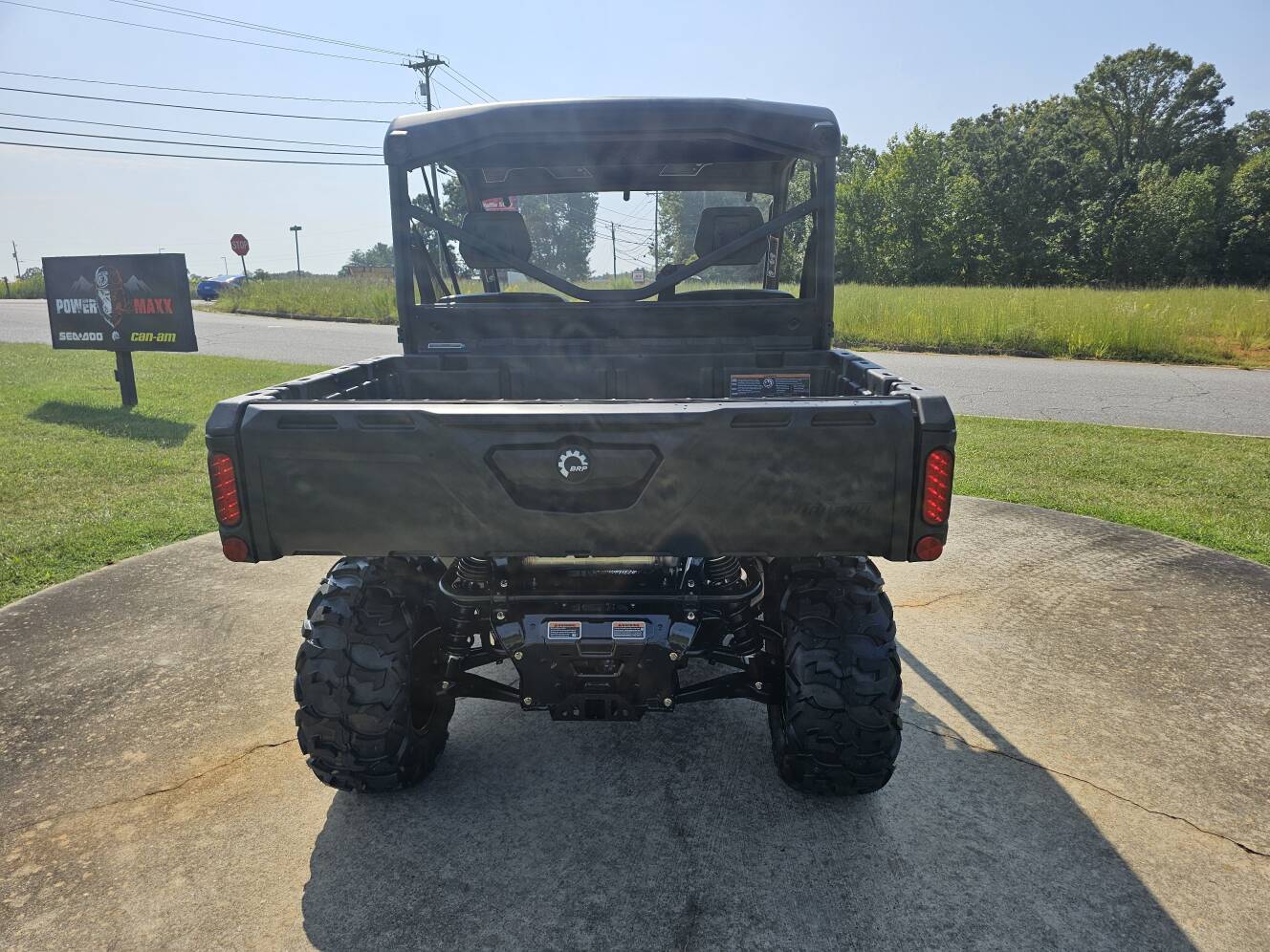 A photo of this 2027 Can-Am Defender DPS HD7