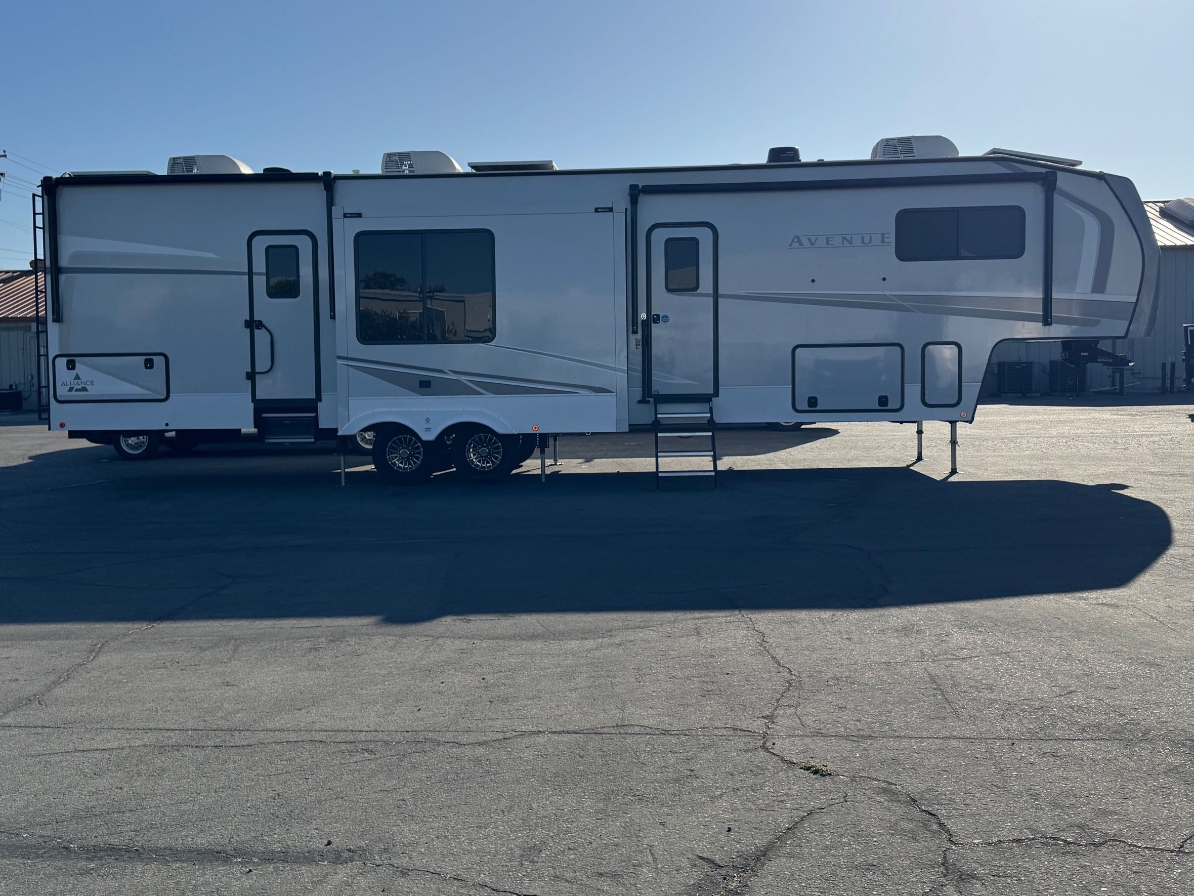 2025 Alliance Rv AVENUE 38DBL RV