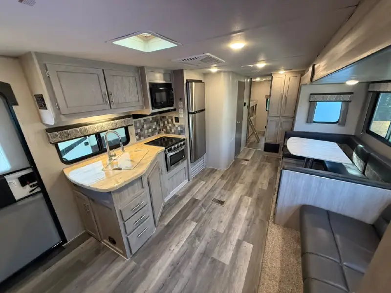 2022 COACHMEN CATALINA 323BHDSCK