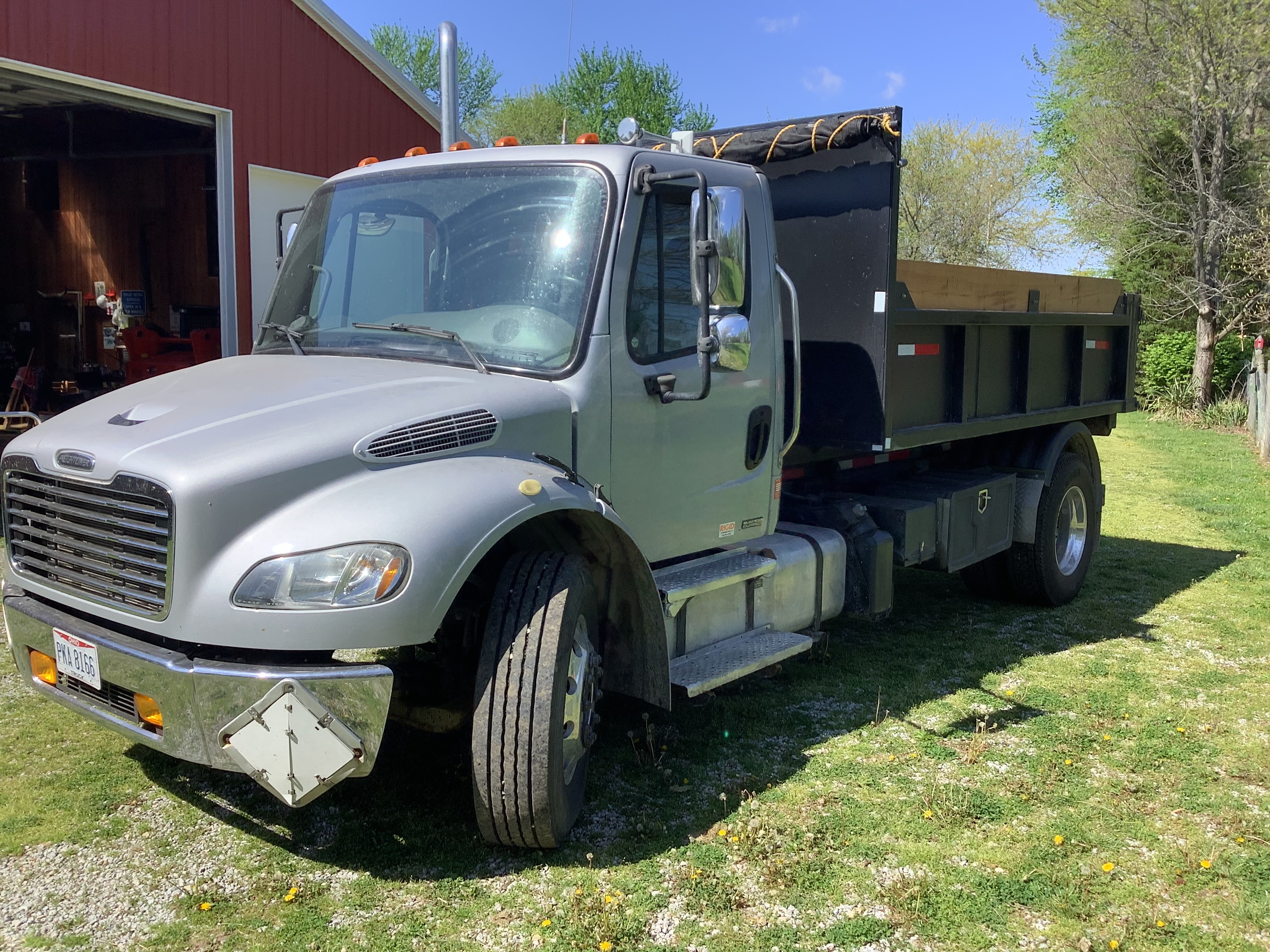 2011 FREIGHTLINER BUSINESS CLASS M2 106 in Sunbury, OH