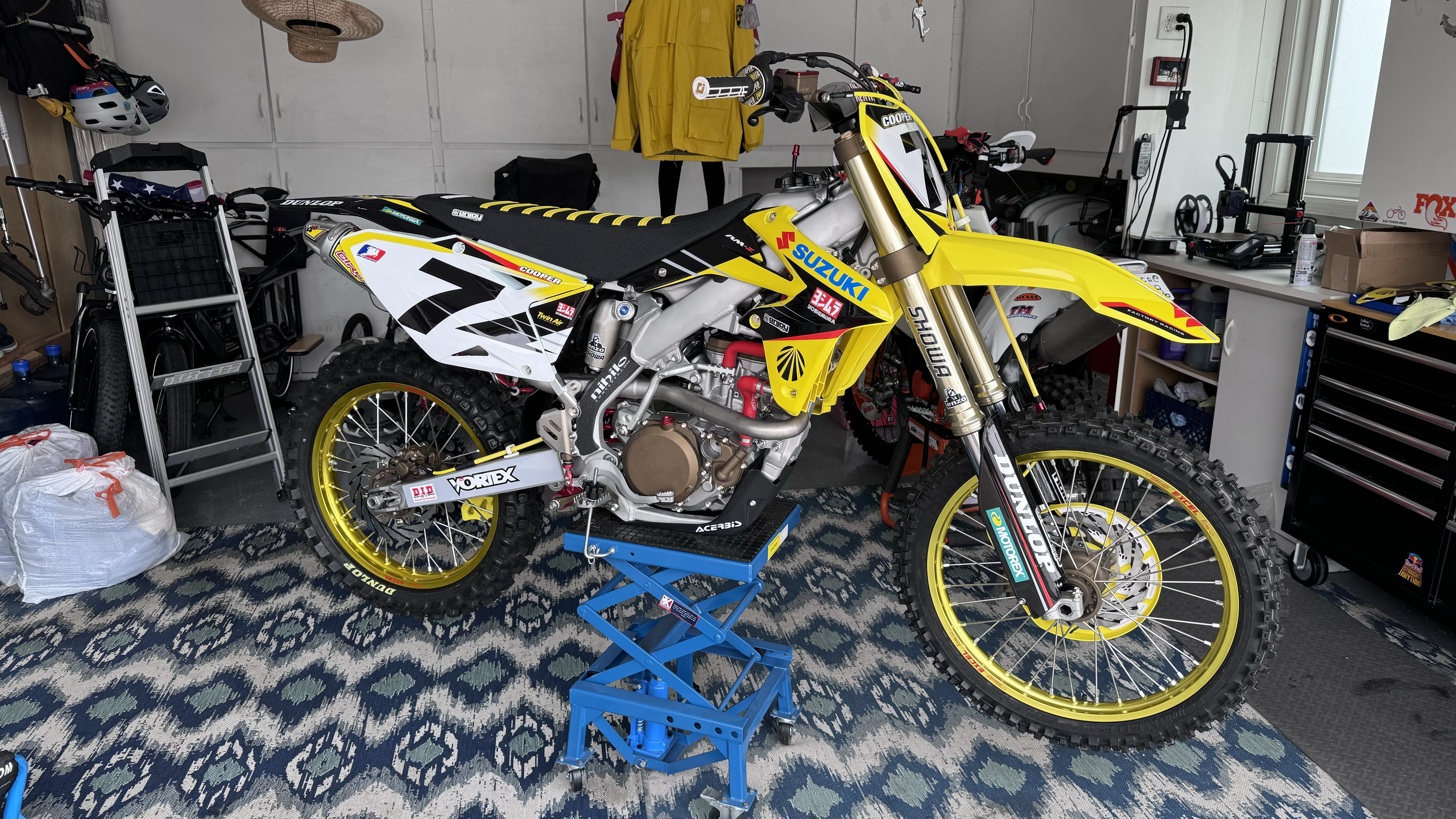 2009 Suzuki RM-Z 450 Dirt Bike motorcycle
