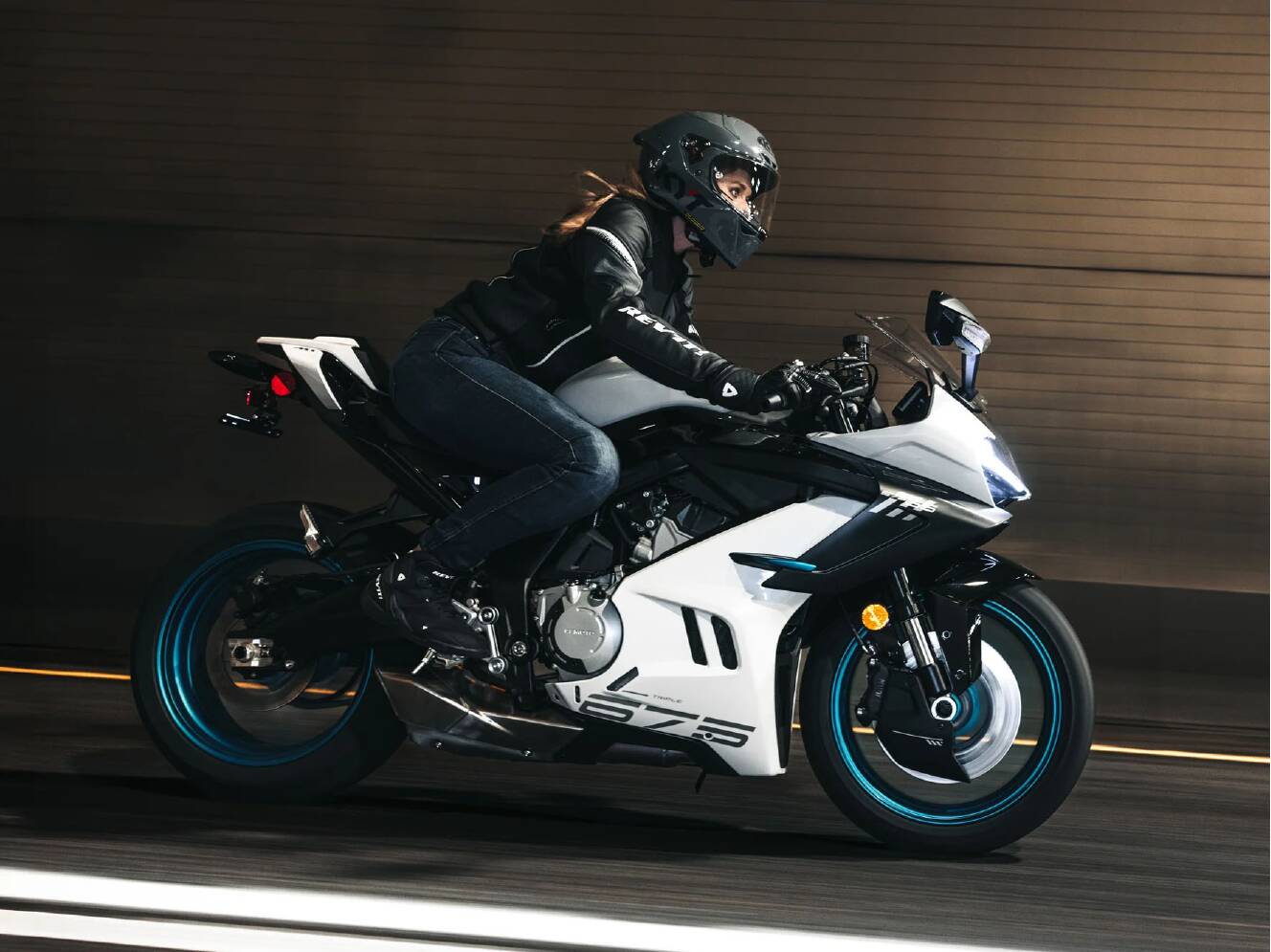 A photo of this 2026 CFMOTO 675SS