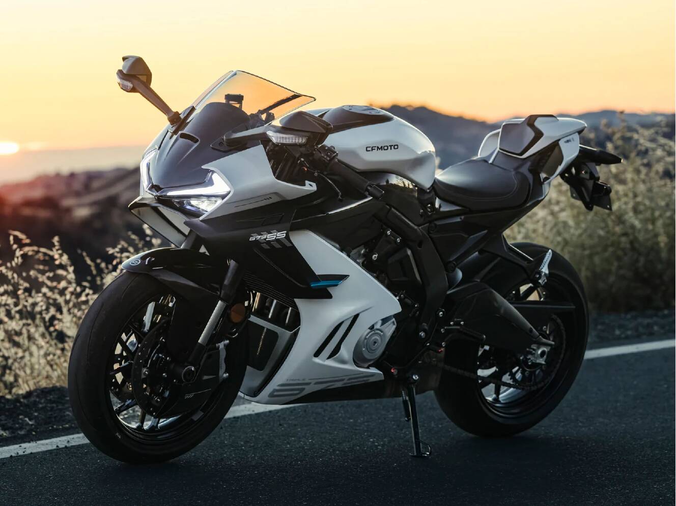 A photo of this 2026 CFMOTO 675SS