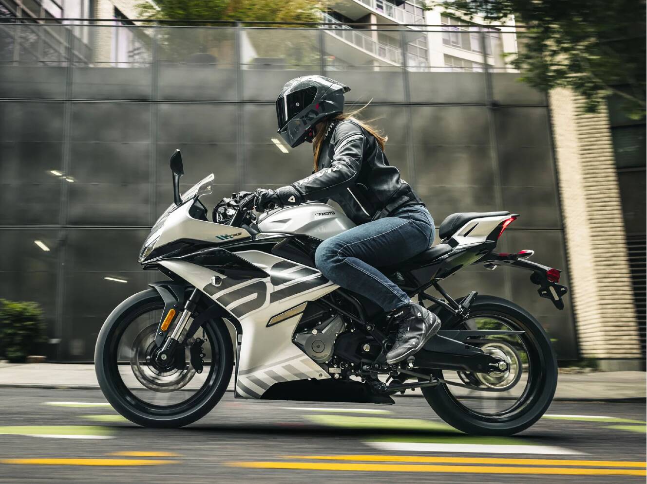 A photo of this 2026 CFMOTO 300SS