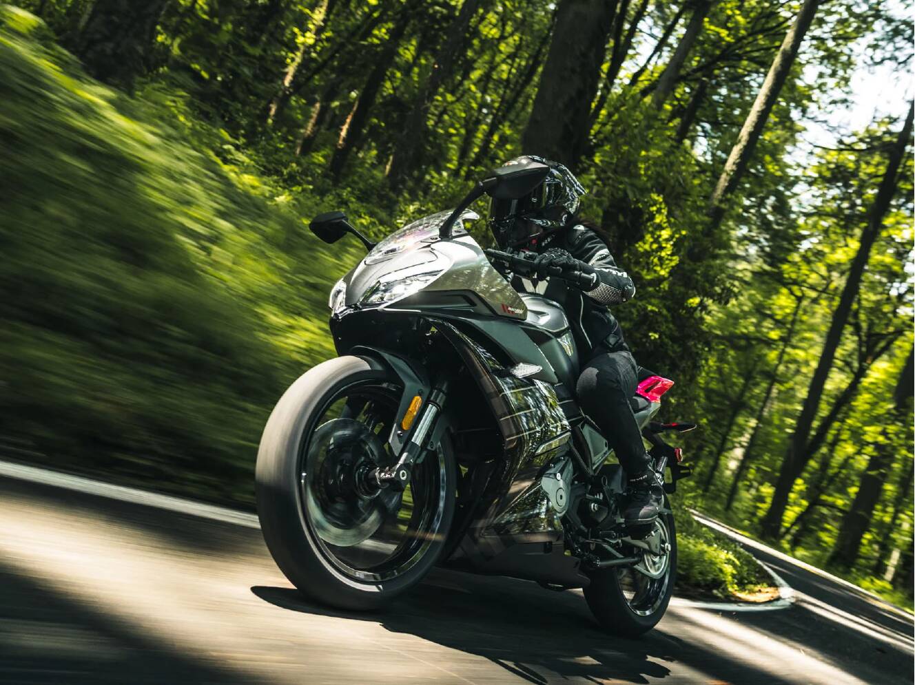 A photo of this 2026 CFMOTO 300SS