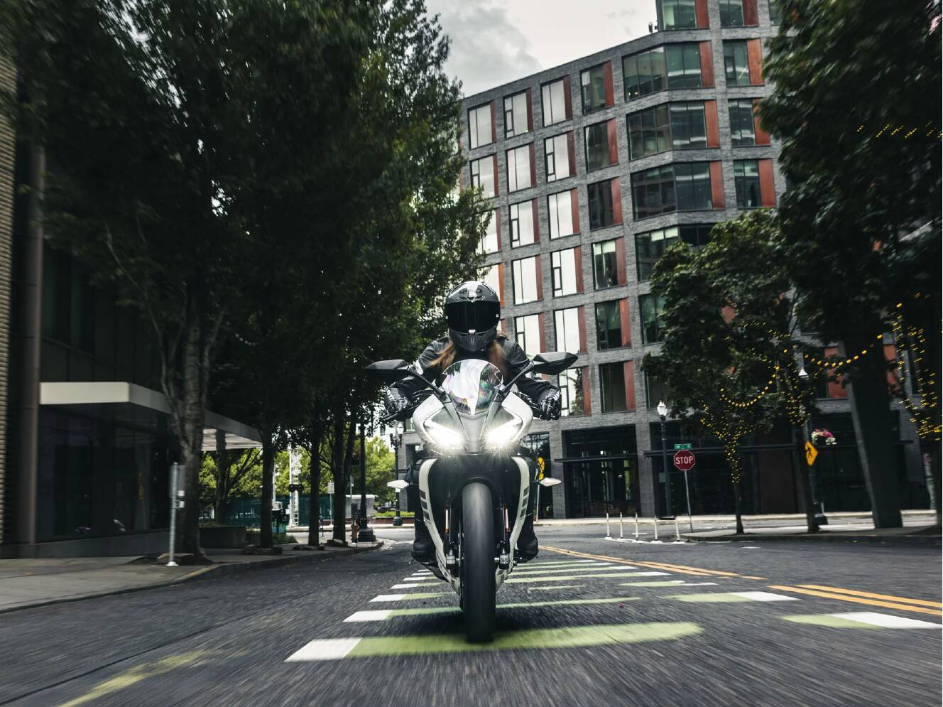 A photo of this 2026 CFMOTO 300SS