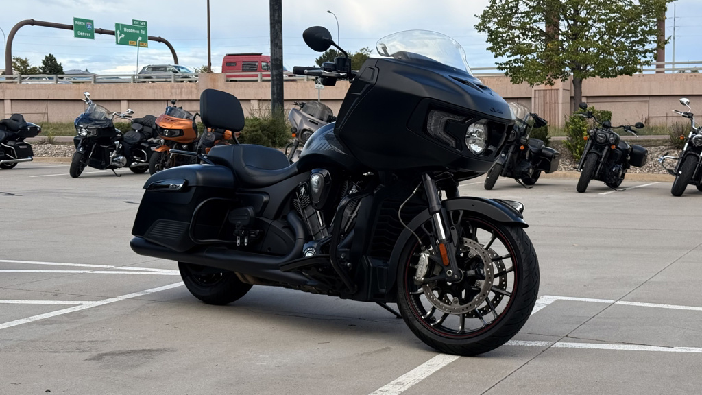 2020 Indian CHALLENGER DARK HORSE, THNDR BLK SMK, 49ST DARK HORSE in Colorado Springs, CO