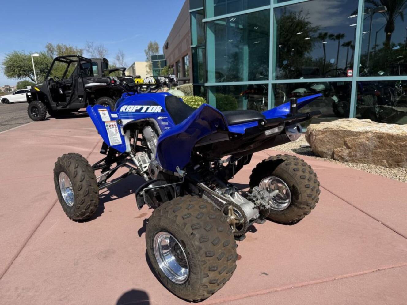 A photo of this 2025 Yamaha Raptor 700R SE