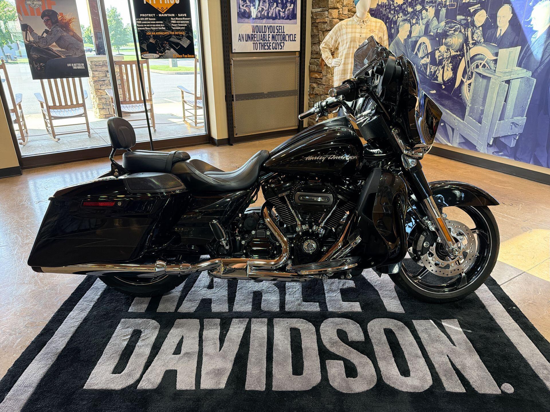 2017 Harley-Davidson CVO Street Glide CVO in Mechanicsburg, PA
