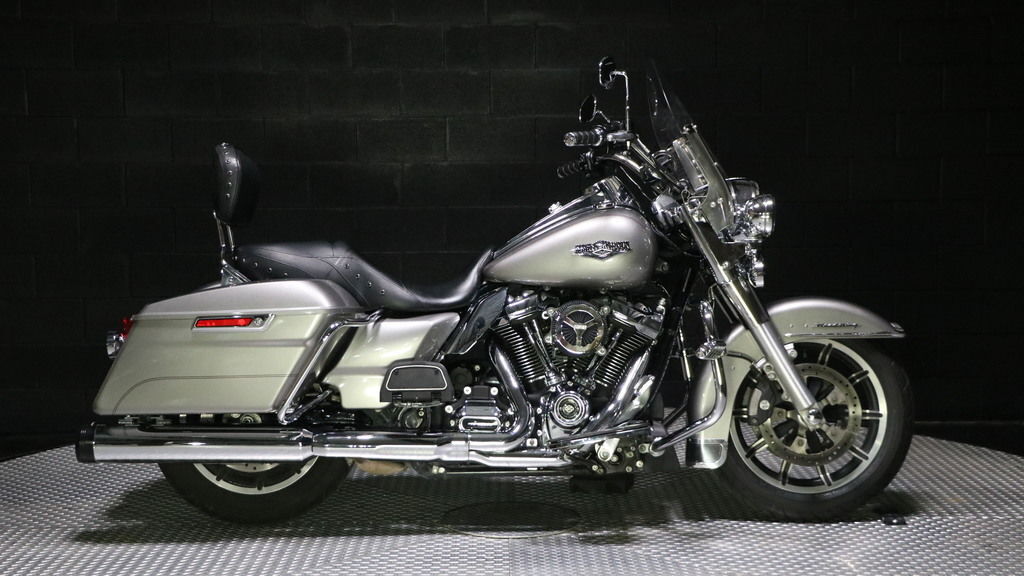 2017 Harley-Davidson ROAD KING in Paris, TX