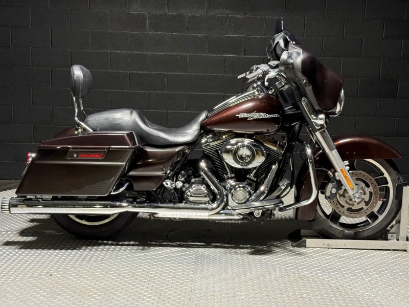 2011 Harley-Davidson STREET GLIDE in Paris, TX