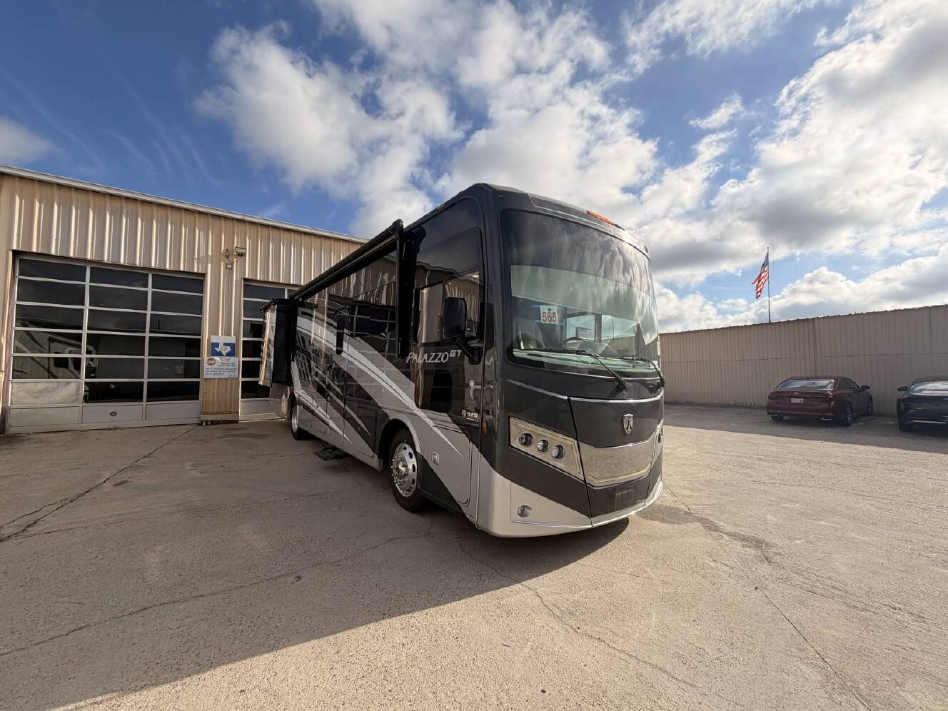 A photo of this 2025 Thor Motor Coach PALAZZO 33.6