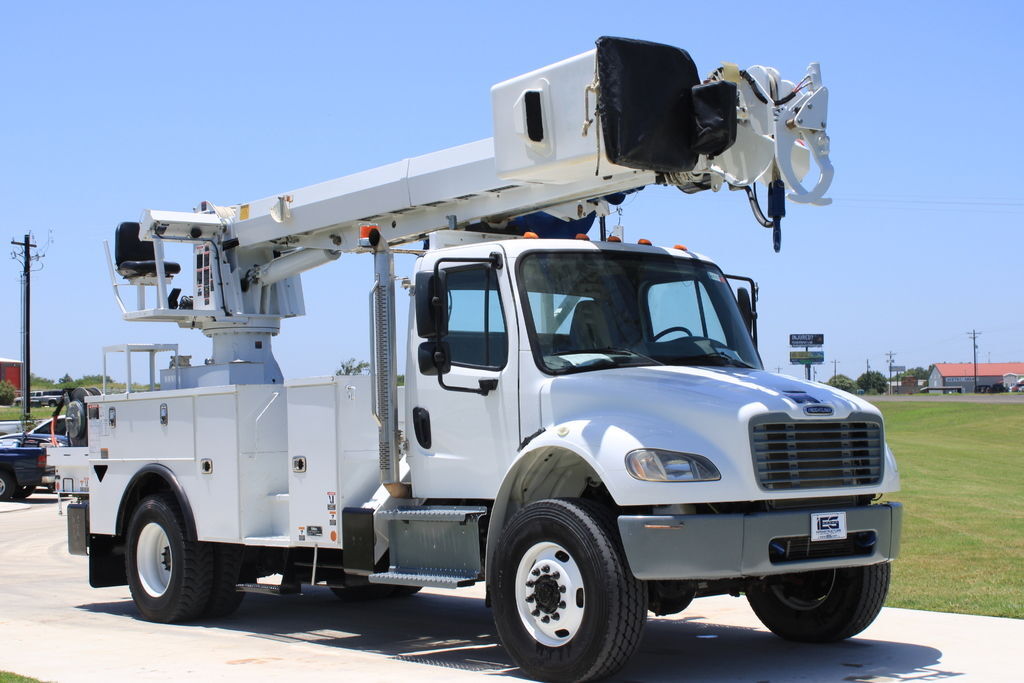 2020 Freightliner M2 4x4 / Altec DM47B-TR in Bryan, TX