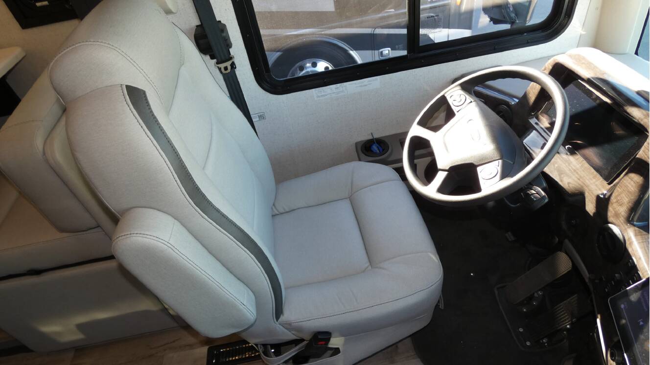 A photo of this 2026 Thor Motor Coach PALAZZO GT 33.6