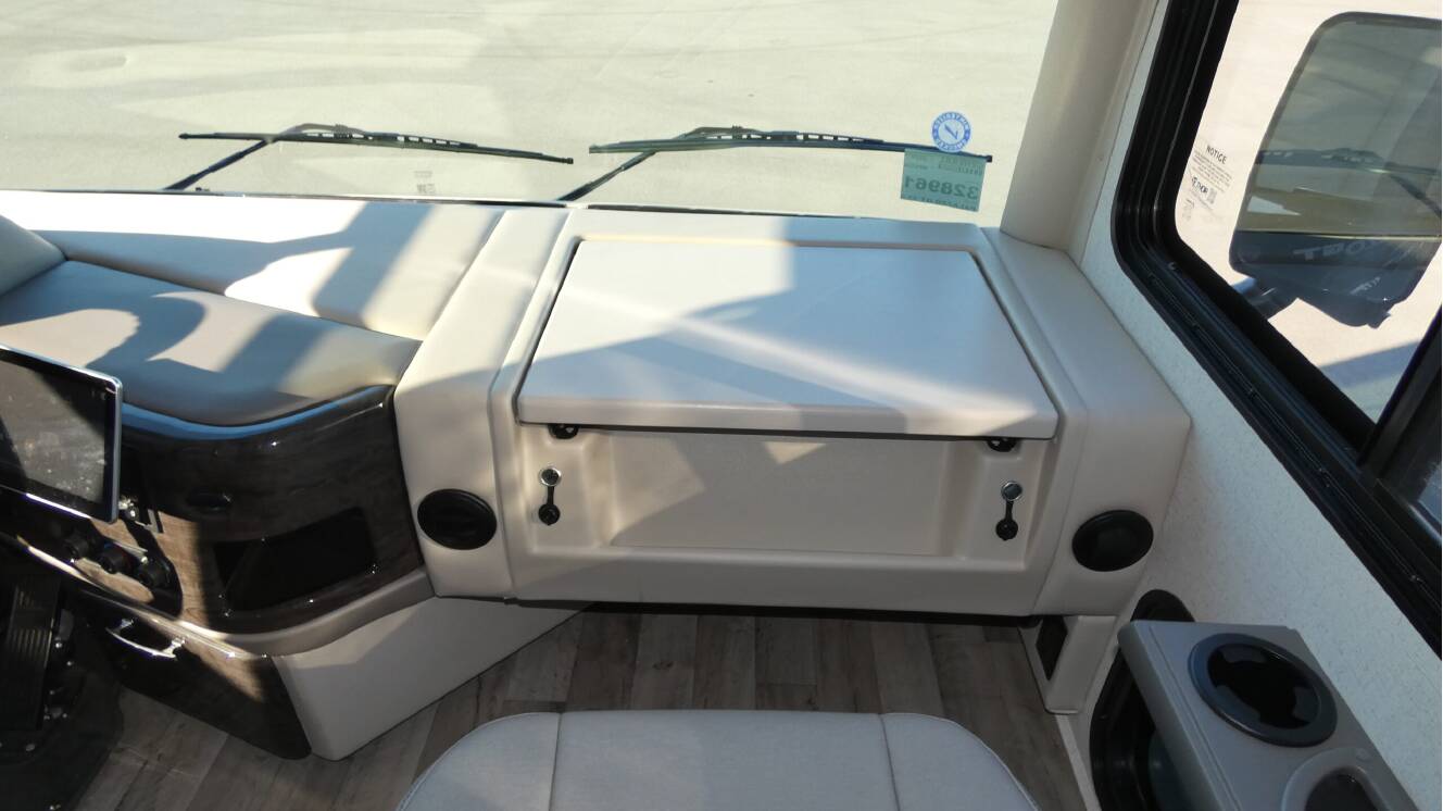 A photo of this 2026 Thor Motor Coach PALAZZO GT 33.6