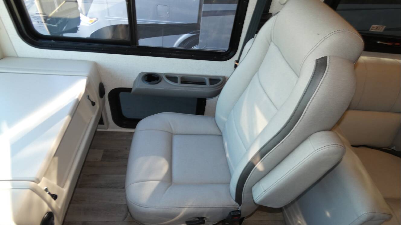 A photo of this 2026 Thor Motor Coach PALAZZO GT 33.6