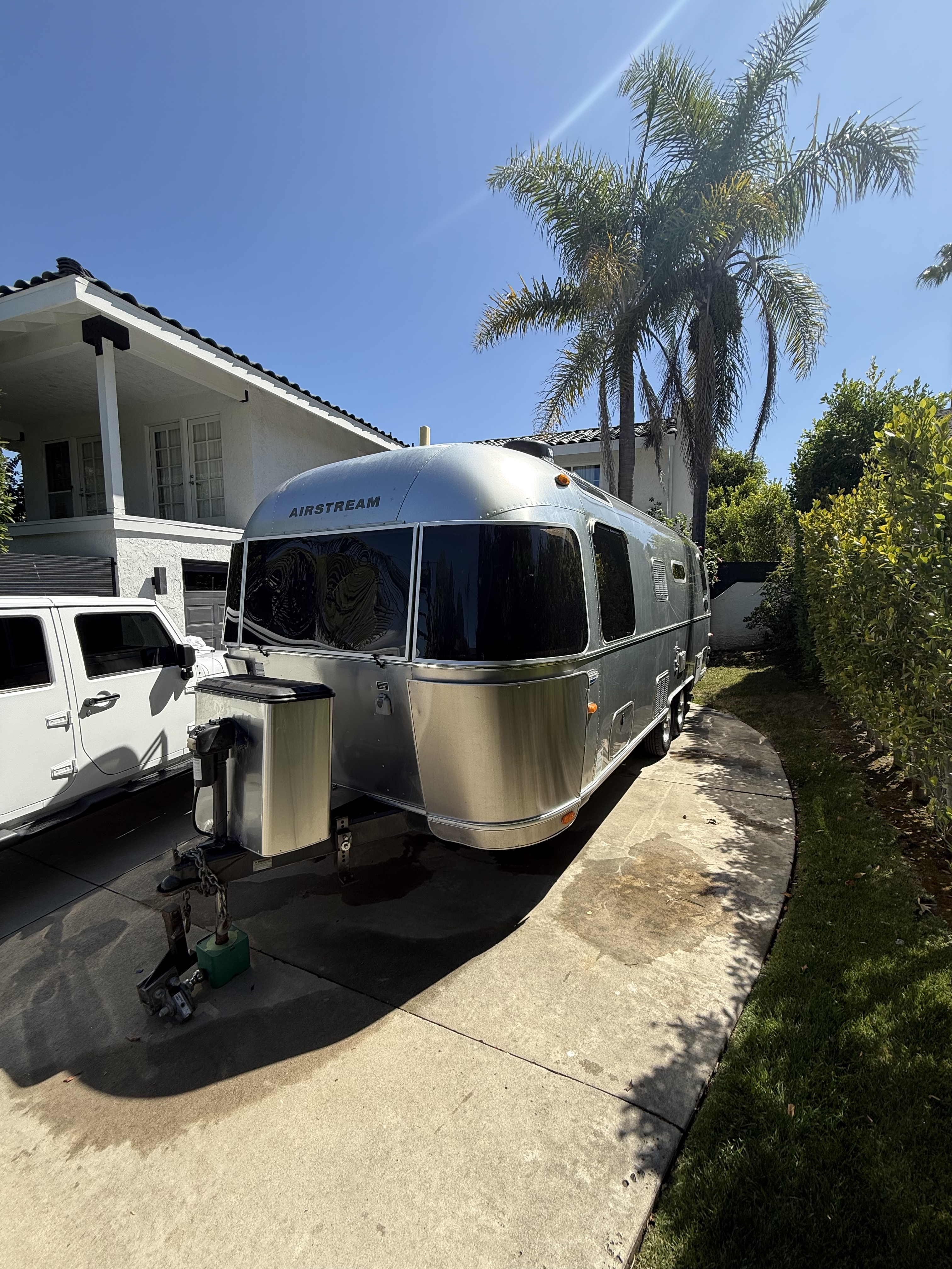 2014 Airstream INTERNATIONAL SIGNATURE 25FB in laguna beach CA