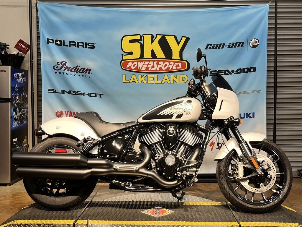 2025 Indian Motorcycle® Sport Chief Ghost White Metallic Smoke in Lakeland, FL