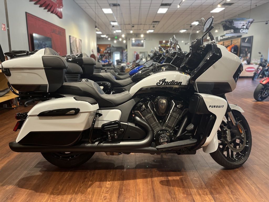 2025 Indian Motorcycle® Pursuit® Dark Horse® w/PowerBand Audio Ghost White Me DARK HORSE in Lakeland, FL