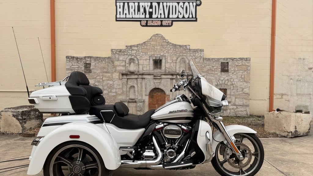 2020 Harley-Davidson® FLHTCUTGSE - CVO Tri Glide® in San Antonio, TX