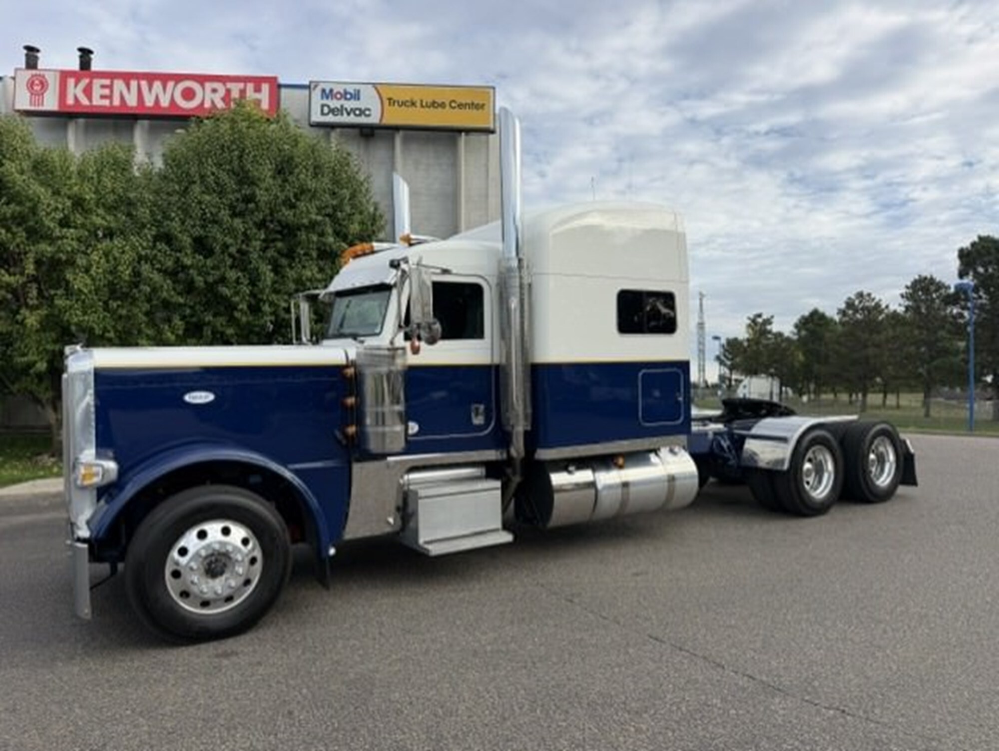 2024 PETERBILT 389 in Fargo, ND