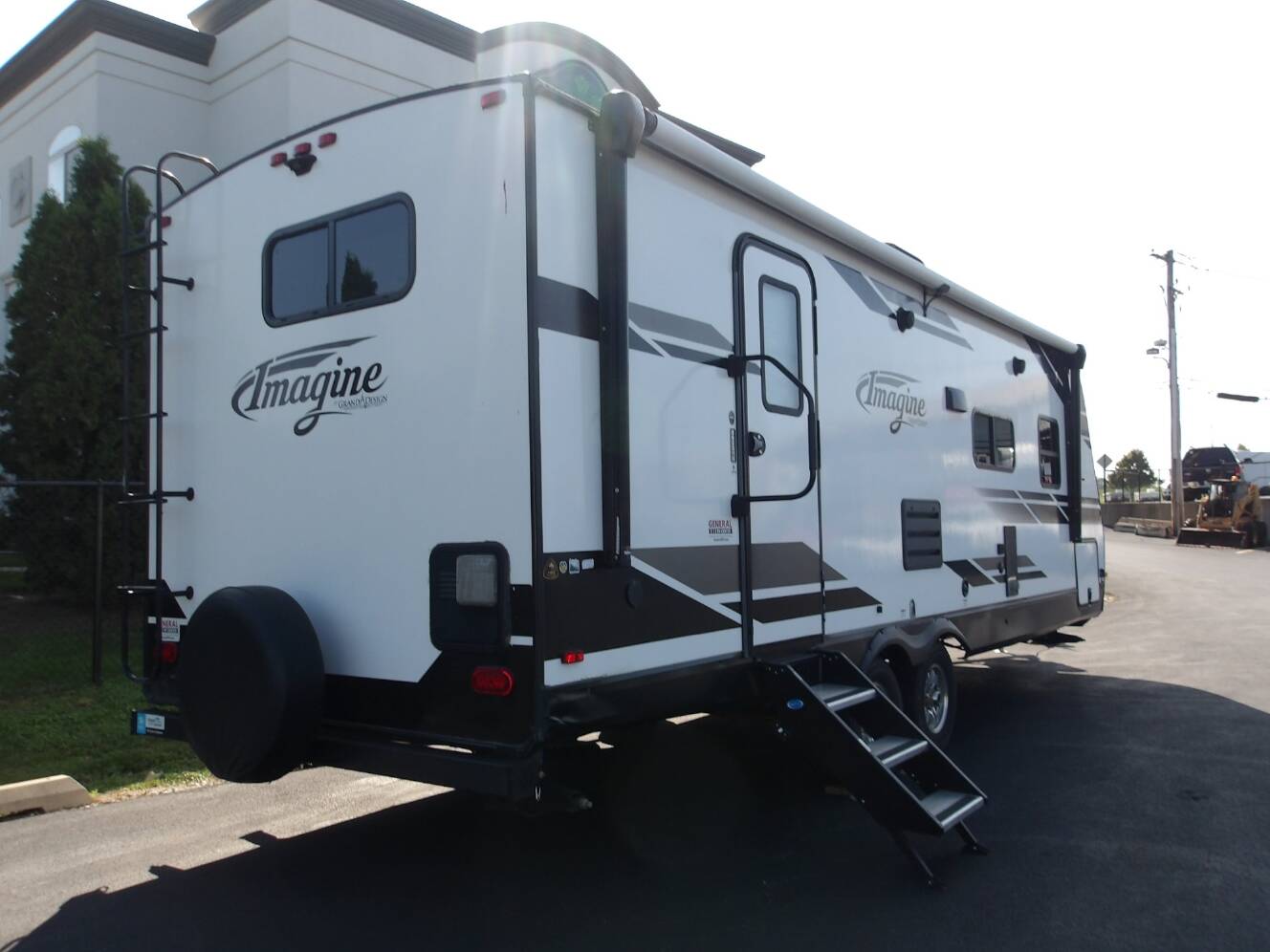 A photo of this 2021 Grand Design Imagine 2600RB